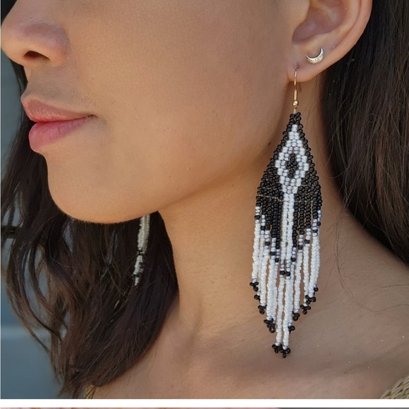 HANDMADE TAMI TRIBAL EARRINGS RICE BEADS DANGLE BOHEMIAN ETHNIC BLACK CH… - Picture 2 of 3